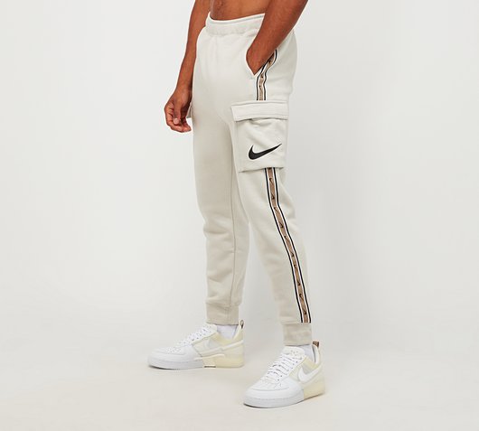 nike repeat joggers black