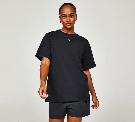 Nike Womens Boyfriend Swoosh T-Shirt | Black / White | Footasylum