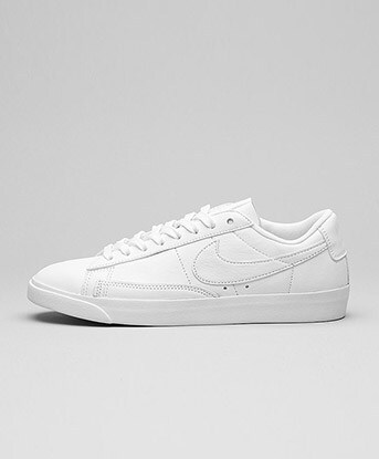 white nike trainers womens