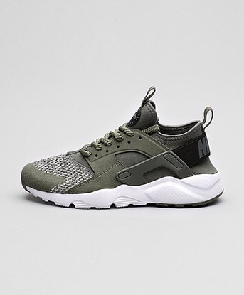 huaraches nike footasylum