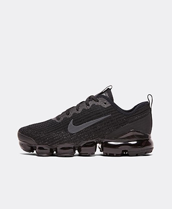 all black nike trainers