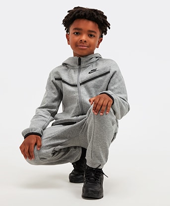 shoes to wear with nike tech fleece
