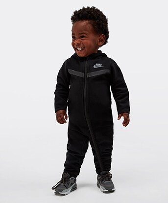 tech fleece black and white