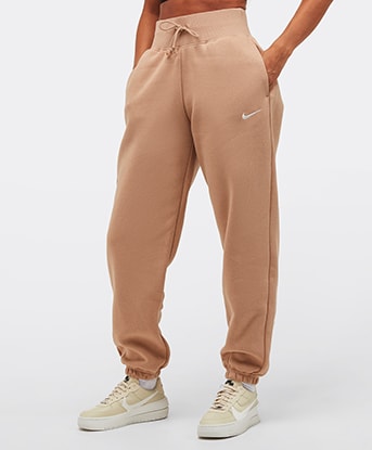 nike woman track suit