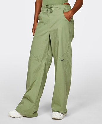 Womens Essential Woven High-Rise Pant