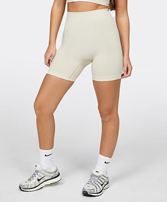 Womens Seamless Hi-Waisted 5 Inch Short