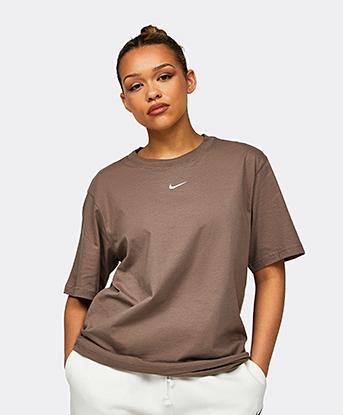 Womens Boyfriend Swoosh T-Shirt