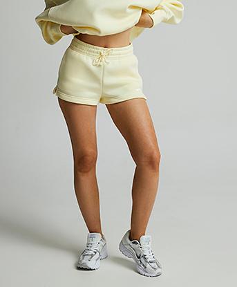 Womens Phoenix Fleece Medium Rise Short