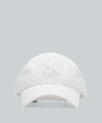 Womens Female NY Yankees Broderie 9TWENTY Adjustable Cap