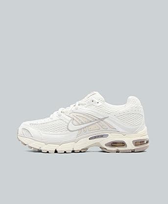 white nike ladies sneakers