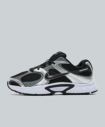 Nike V5 RNR Trainer